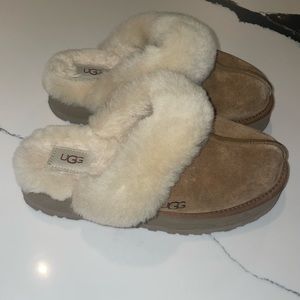 UGG platform slippers size 9